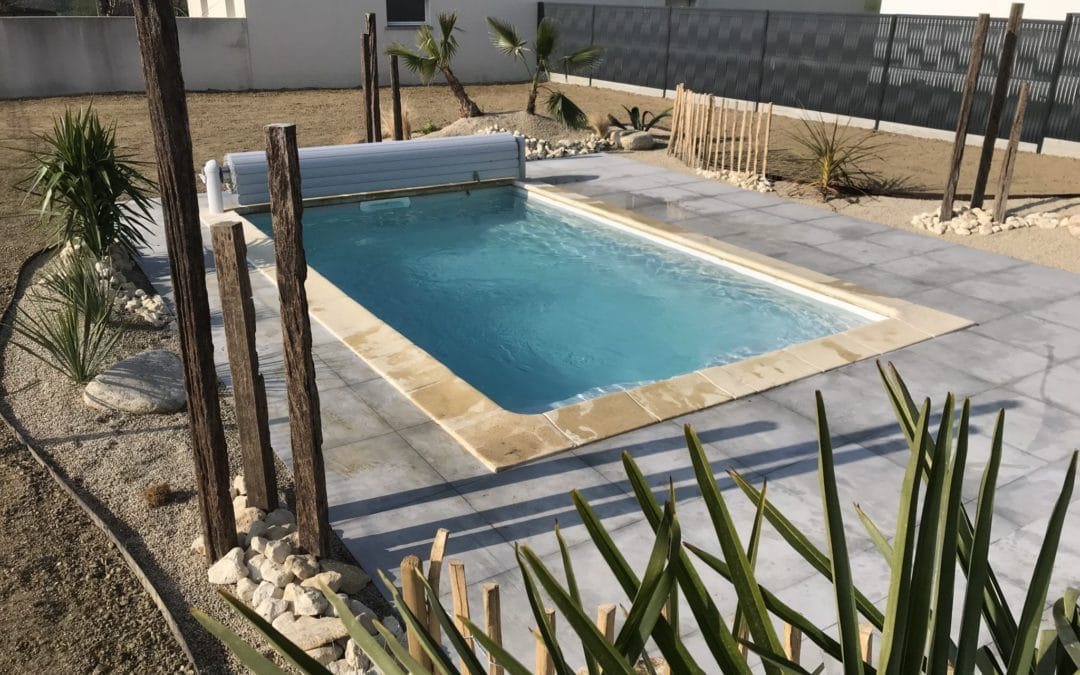 Cette piscine est une installation Bulles et Sensations, à Saint-Aaron dans les Côtes d'Armor (22) par